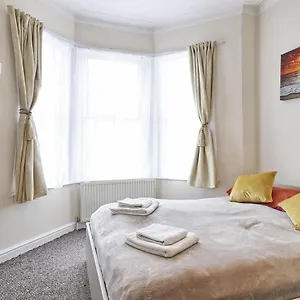 lovely-1-bedroom-condo-near-the-sea-front.cambridgehotelsuk.com/